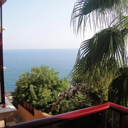 Aparthotel El Faro 3*